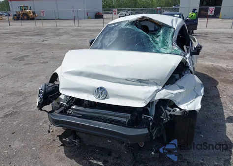 2013 Volkswagen Beetle 2.0T Turbo z USA, uszkodzony, nr VIN 3VWVT7AT7DM677674